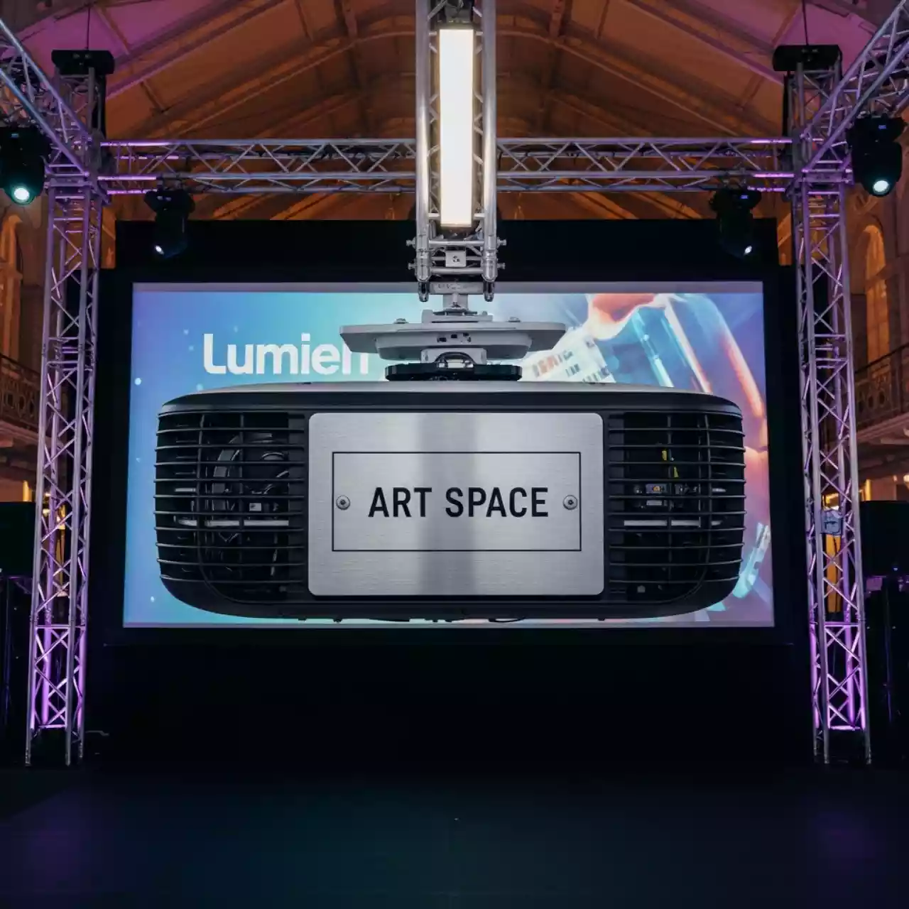 Аренда Экран настенный Lumien Master Picture LMP 100109 4 3 203x153 197x147 MW в санатории «Металлург» — ART SPACE