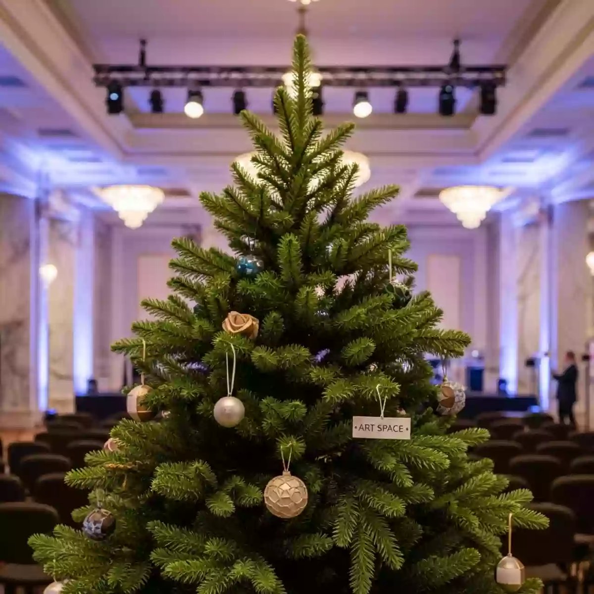 Аренда Ель искусственная Семирамида в Sport Inn Hotel & Wellness — ART SPACE