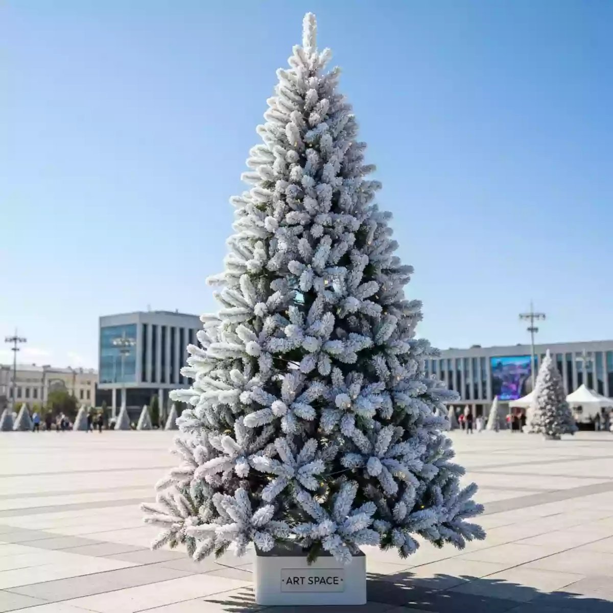 Аренда Ель заснеженная с лампочками романовская на Медальной площади — ART SPACE