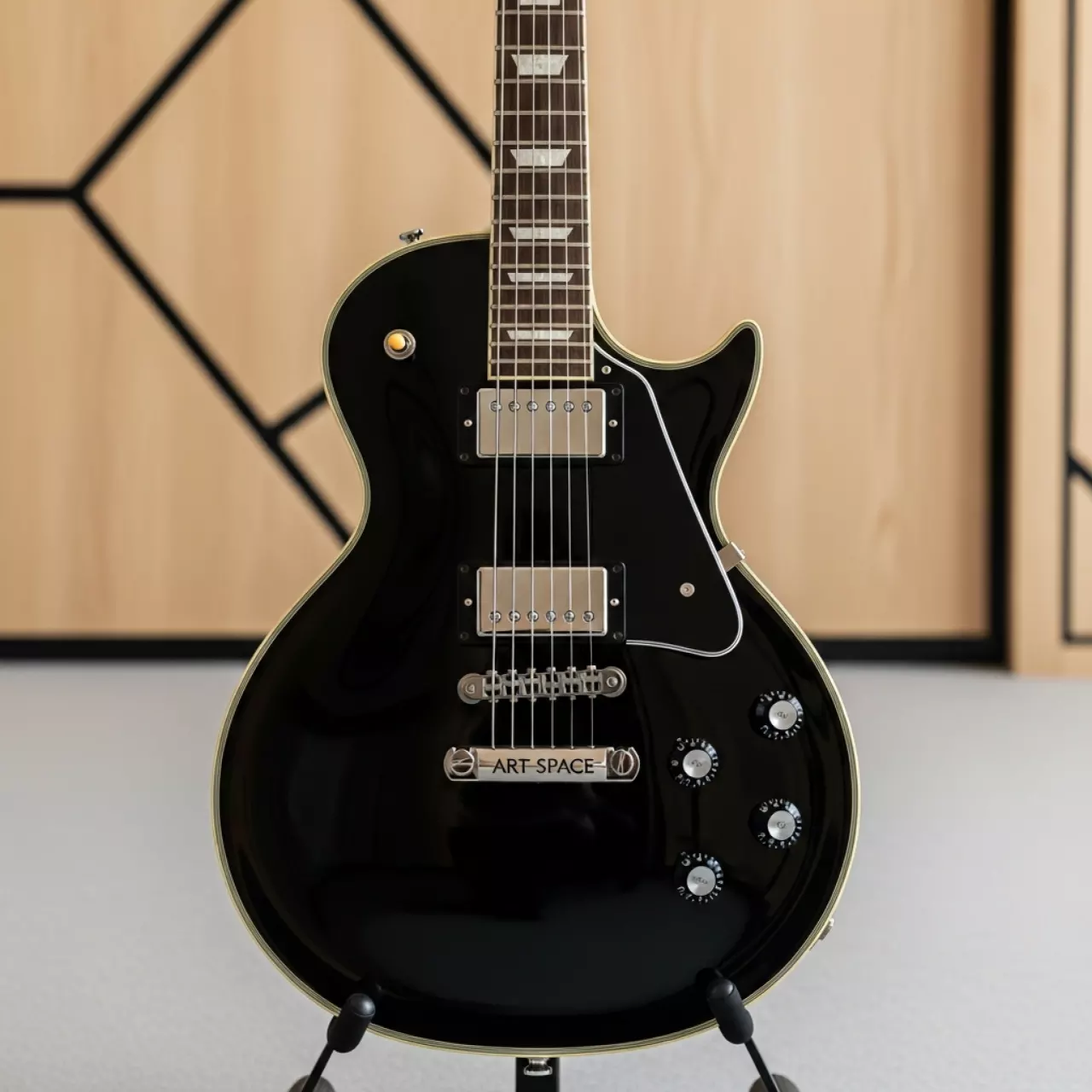 Аренда Электрогитары Les Paul черная в отеле Hyatt Regency Sochi — ART SPACE