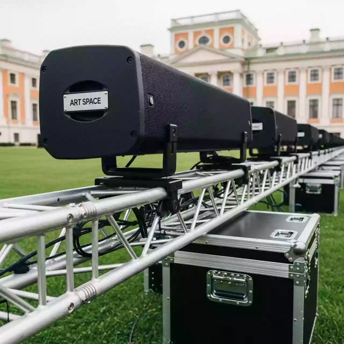 Аренда Элемент линейного массива Meyer Sound Melodie в усадьбе Голицына — ART SPACE