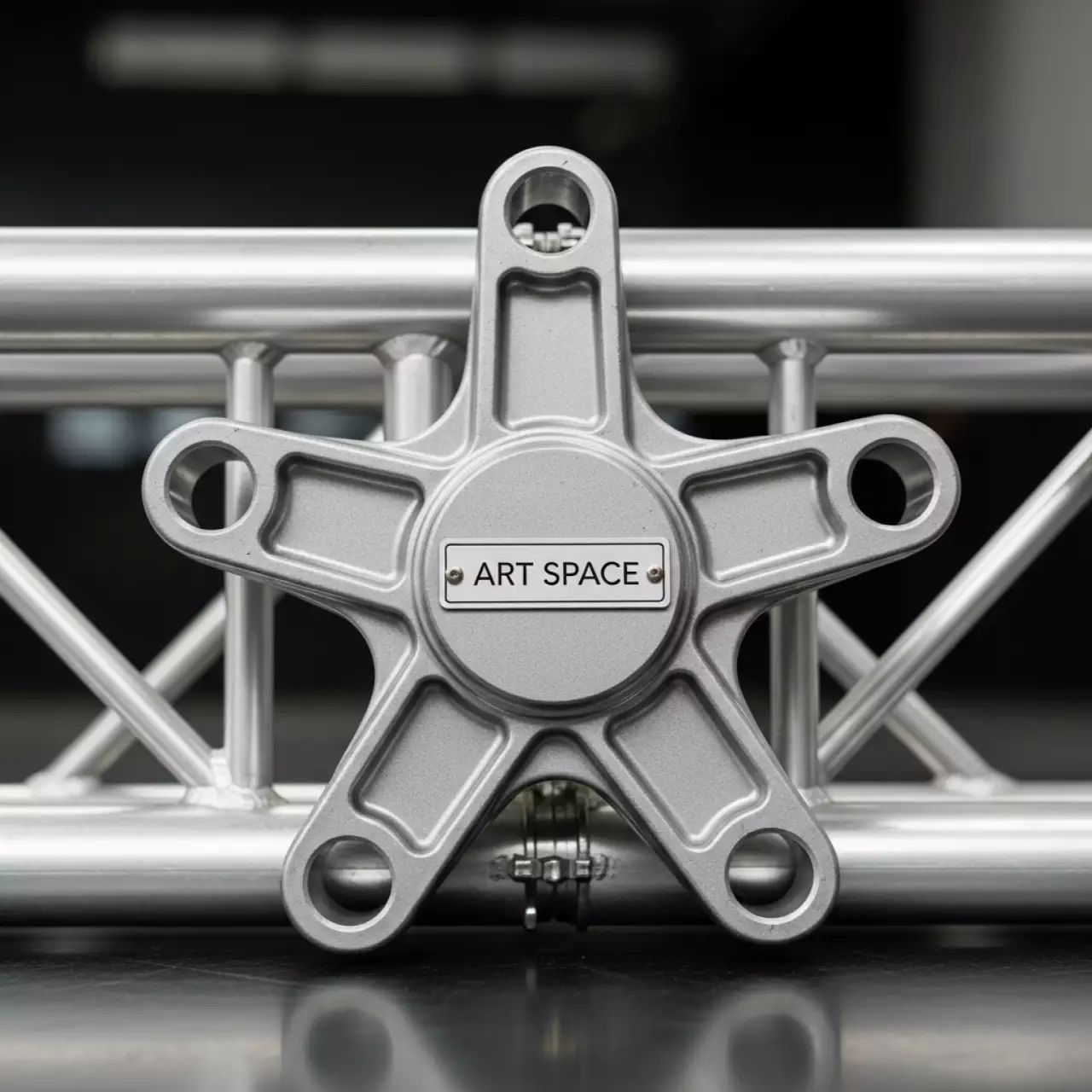 Аренда Элемент соединительный алюминиевый для ферм Milos QCV 51 на 5 направлений в Boutique Hotel PORTUM 1905 — ART SPACE