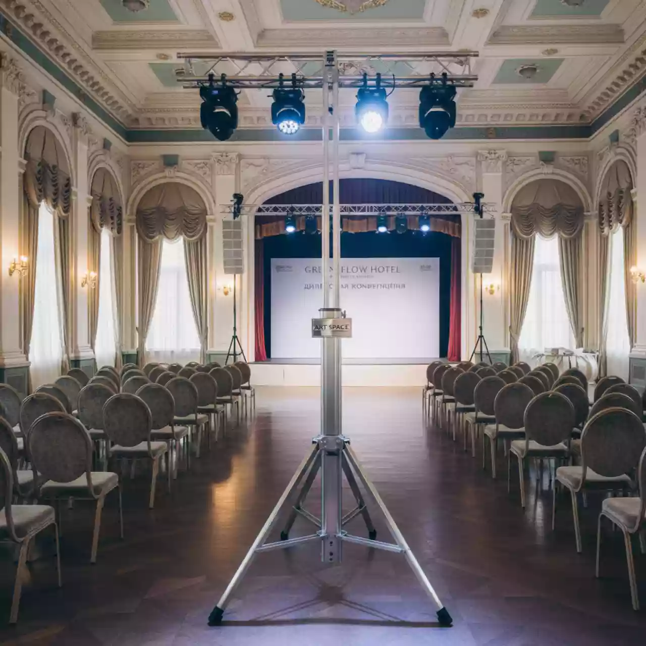 Аренда Элеваторы сценические до 6,5 м в Green Flow Hotel — ART SPACE