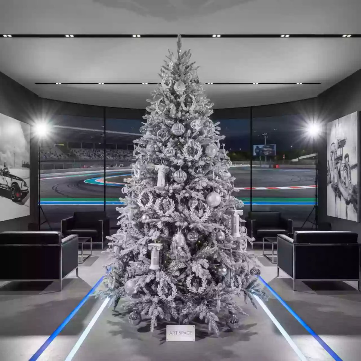 Аренда Елка 200 см наряженная серебряная на Сочи Автодроме — ART SPACE