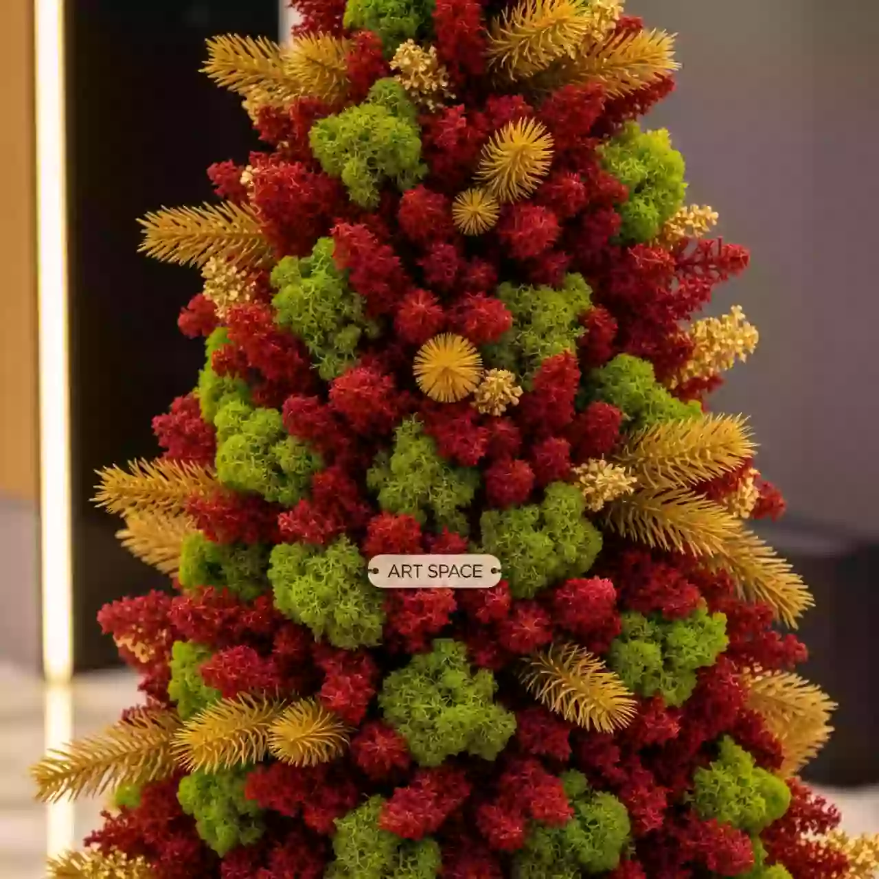 Аренда Ёлка искусственная красно золотая 150 см в Sport Inn Hotel & Wellness — ART SPACE