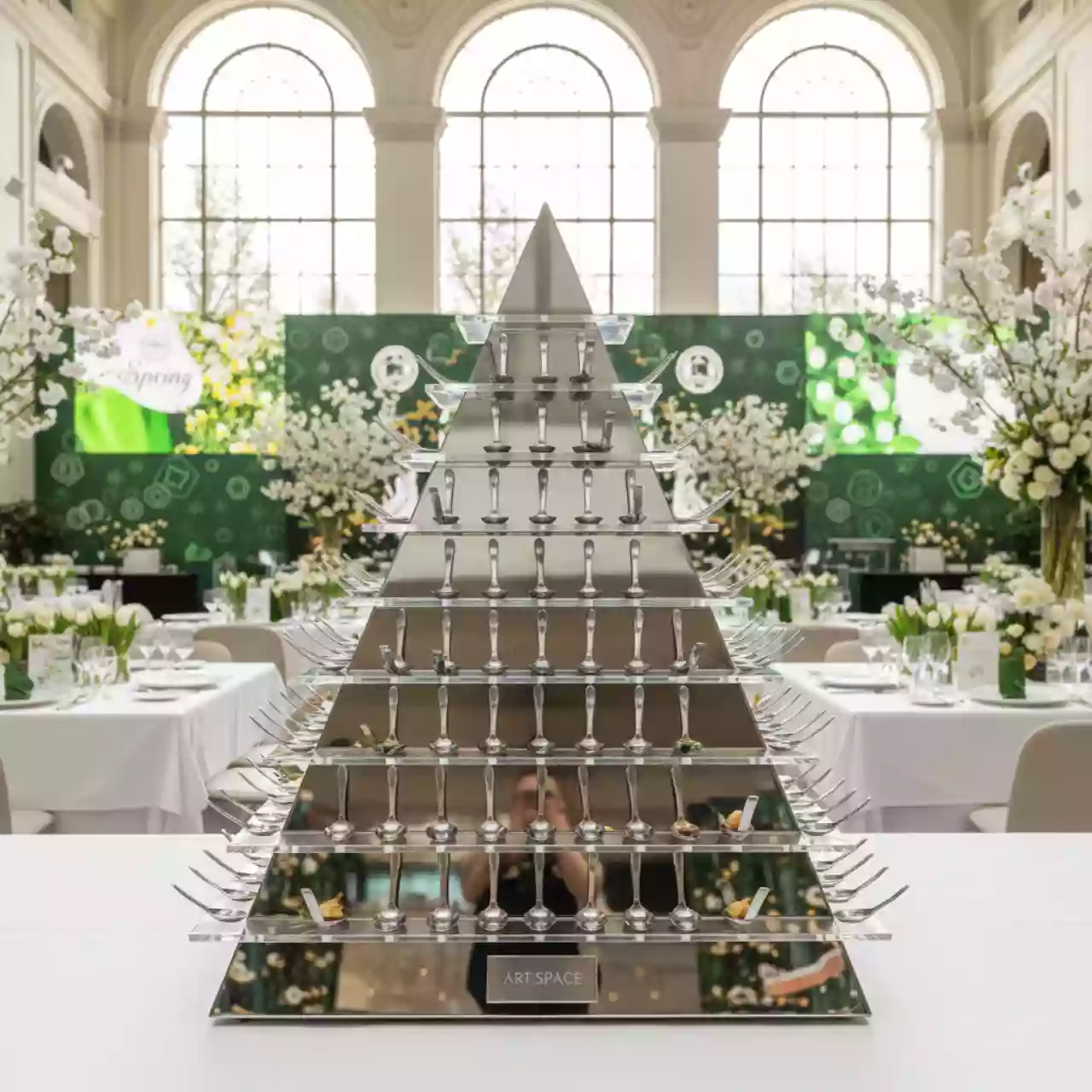 Аренда Этажерка Пирамида для фуршета 108 ложек 55х55х55 см в Swissôtel Resort Sochi Kamelia — ART SPACE