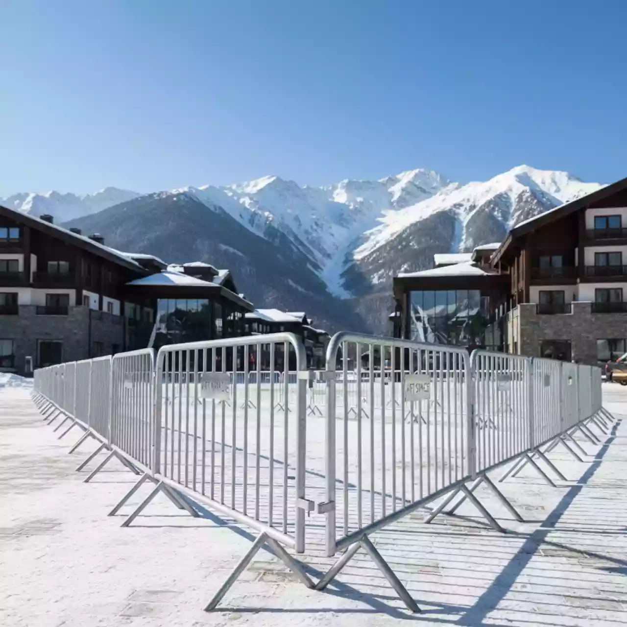 Аренда Фан барьеры 2,5×1,1 м ограждение для мероприятий в Поляна 1389 Отель и Спа — ART SPACE