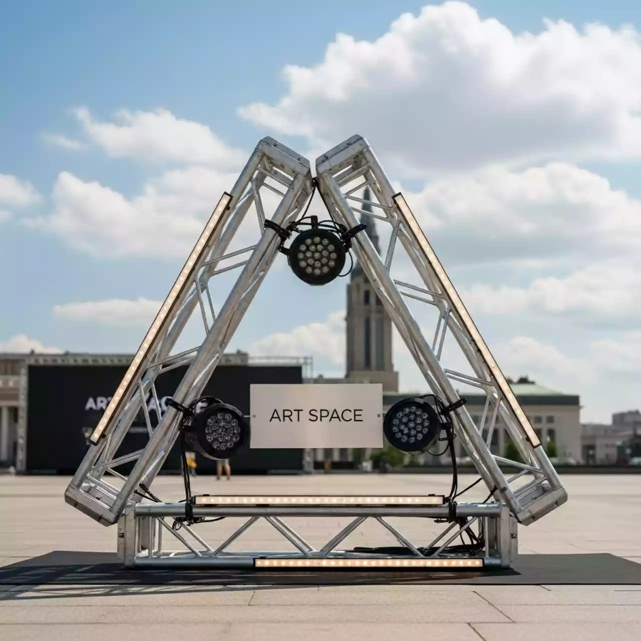 Аренда Ферма треугольная для монтажа на Медальной площади — ART SPACE