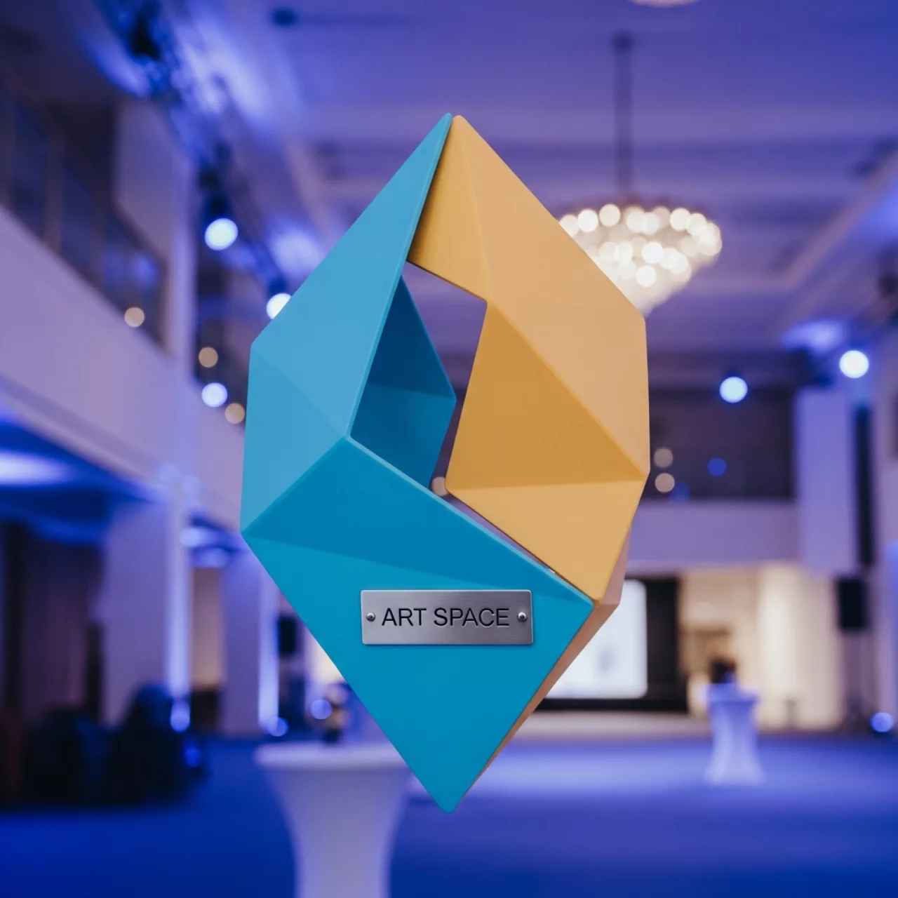 Аренда Фигура дизайнерская пластиковая Origami Kotori Basic в ледовом дворце «Роза Хутор» — ART SPACE