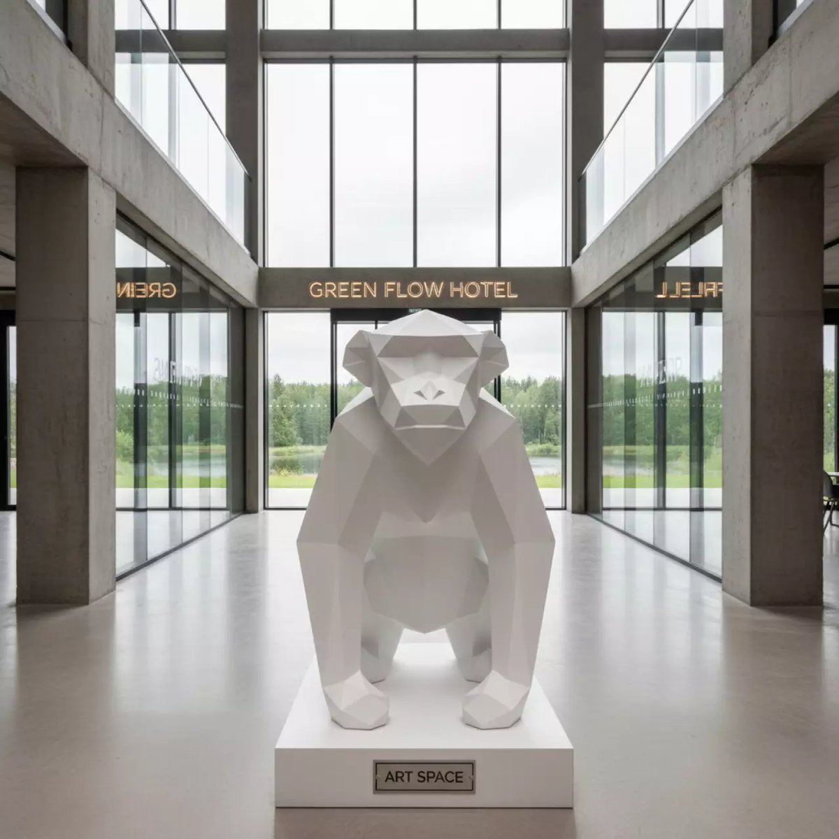 Аренда Фигура пластиковая дизайнерская Origami Saru Basic в Green Flow Hotel — ART SPACE