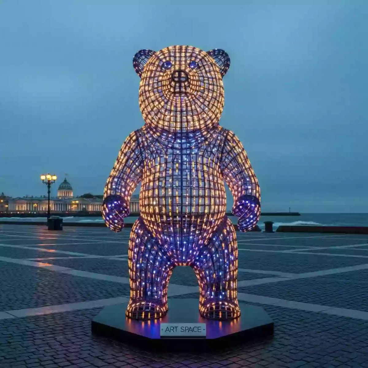 Аренда Фигура световая объемная Медведь на территории Морпорта Сочи — ART SPACE