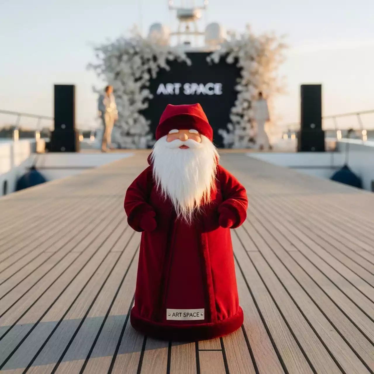 Аренда Фигурка Дед Мороз 46 см красная вельвет на VIP-яхте (Имеретинский порт) — ART SPACE