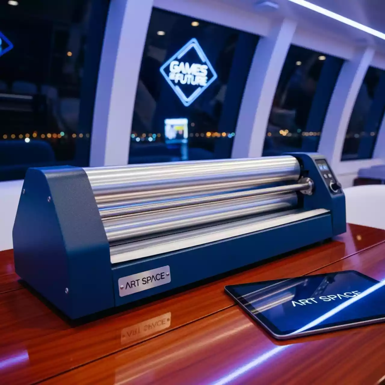 Аренда Фольга для фольгирования на ламинаторе HX760 Silver 120 210 мм 120 м серебряная на VIP-яхте (Имеретинский порт) — ART SPACE