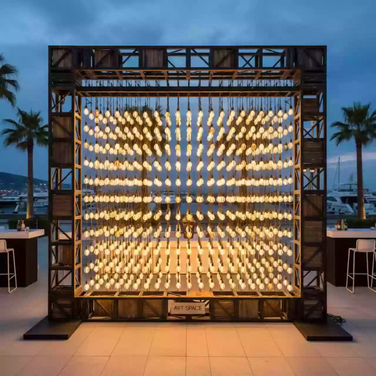 Аренда Фон с лампочками на территории Морпорта Сочи — ART SPACE