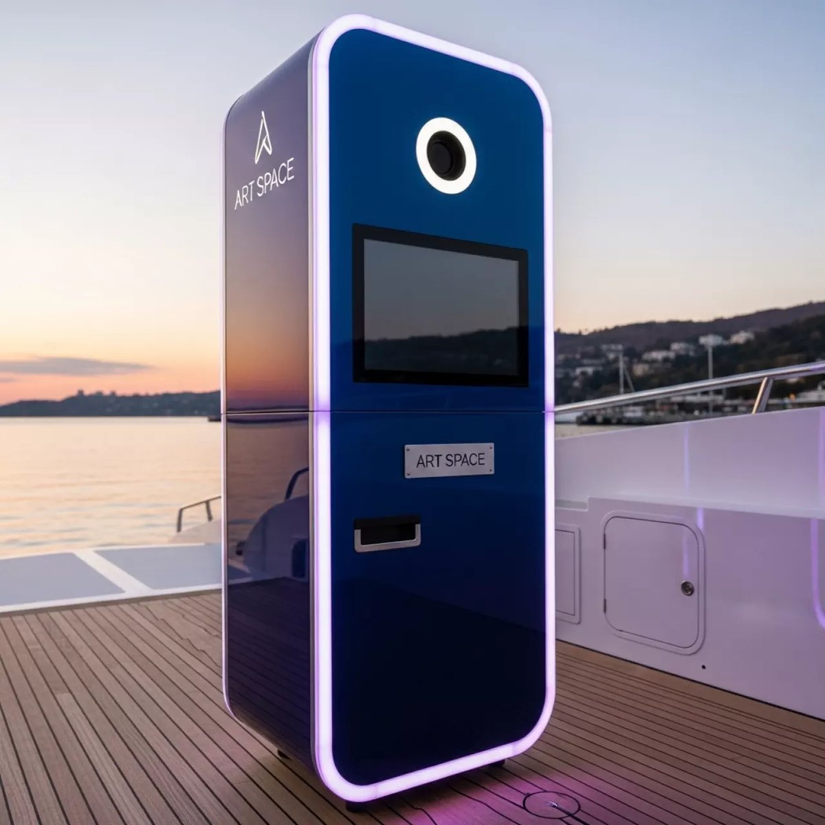 Аренда Фотобудка Градиент на VIP-яхте (Имеретинский порт) — ART SPACE