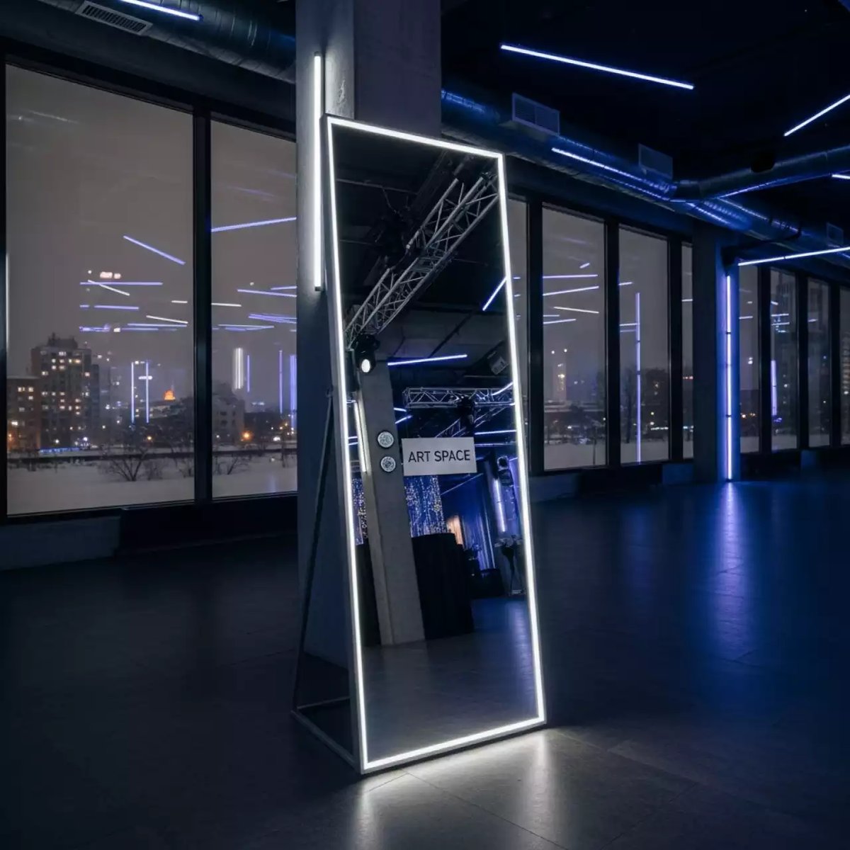 Аренда Фотобудка зеркальная прямоугольная свадебная в банкетном зале «Дельфин» — ART SPACE