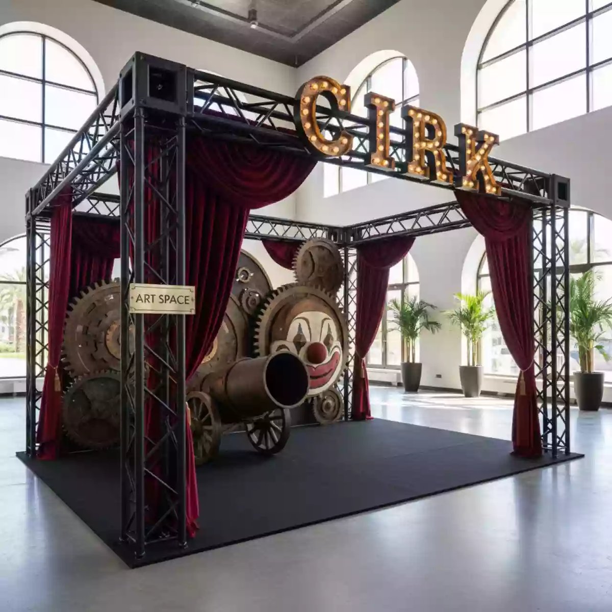 Аренда Фотозона Цирк Никулина в отеле Radisson Lazurnaya — ART SPACE