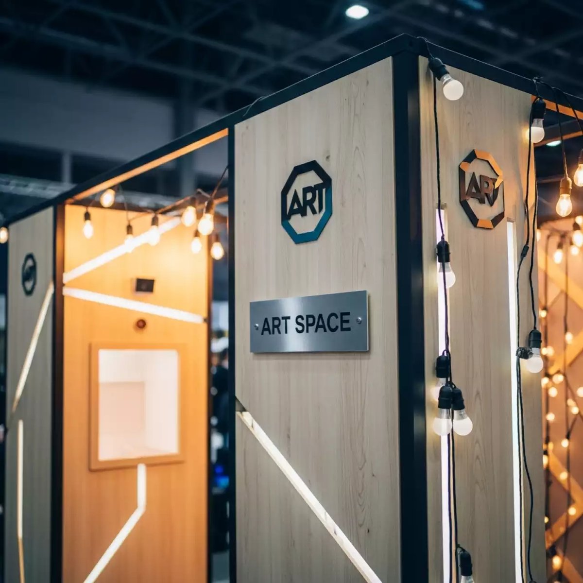 Аренда Фотозона деревянная "Новый год с гирляндой" в Сириус Арене — ART SPACE