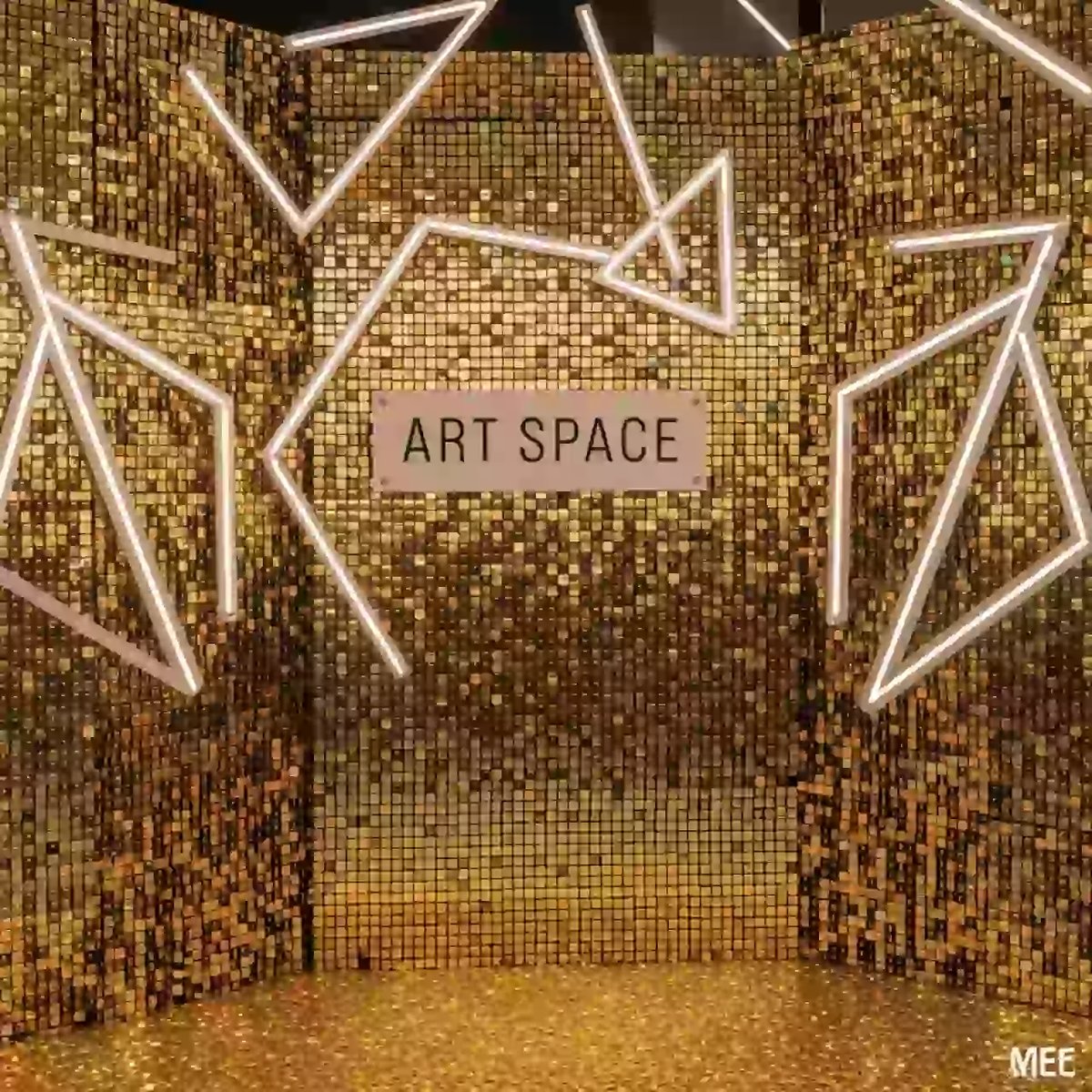 Аренда Фотозона детская из золотых пайеток в пляжном комплексе VinoGrad — ART SPACE