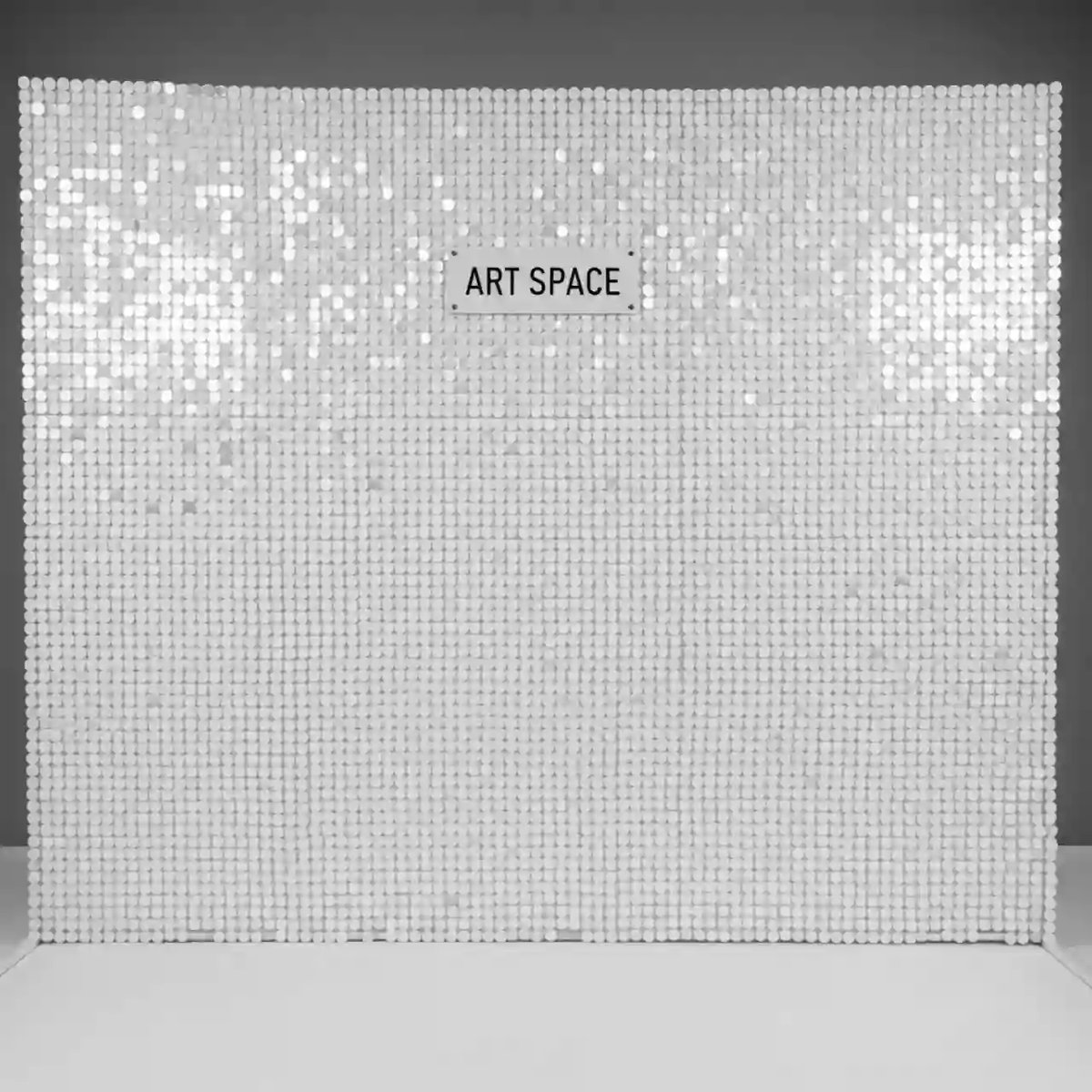 Аренда Фотозона из белых пайеток в Керлинговом центре «Ледяной куб» — ART SPACE