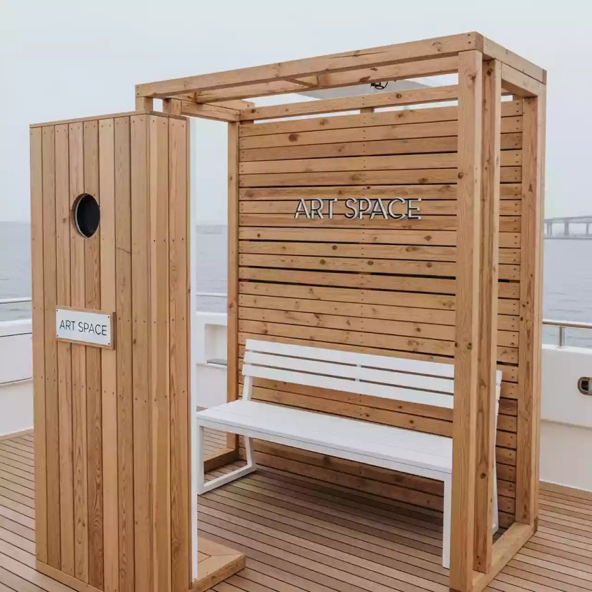 Аренда Фотозона из дерева с белой скамейкой на VIP-яхте (Имеретинский порт) — ART SPACE
