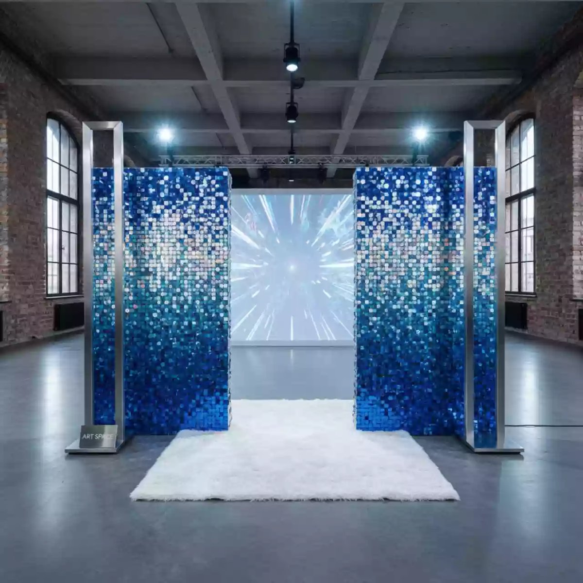 Аренда Фотозона из пайеток со стойками в Delta Sirius — ART SPACE