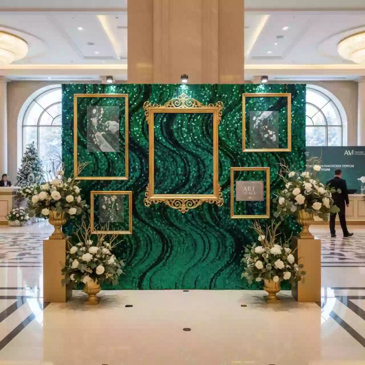 Аренда Фотозона изумрудная из пайеток на юбилей в Green Flow Hotel — ART SPACE