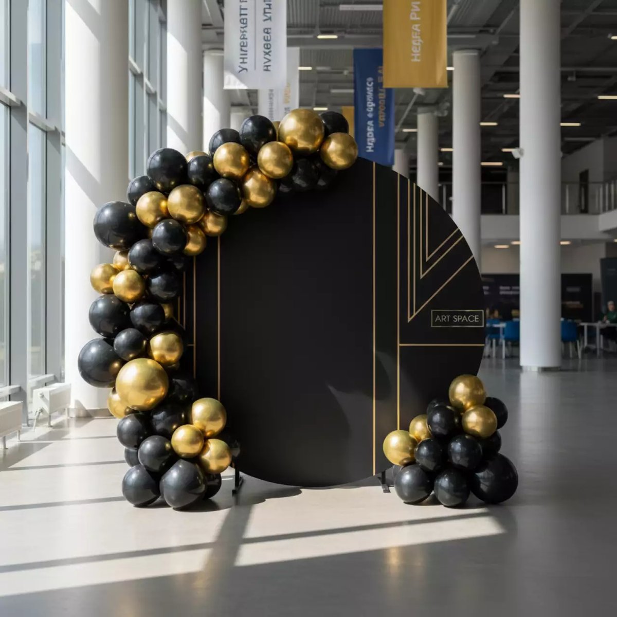 Аренда Фотозона круглая черная с шарами в Университете «Сириус» — ART SPACE