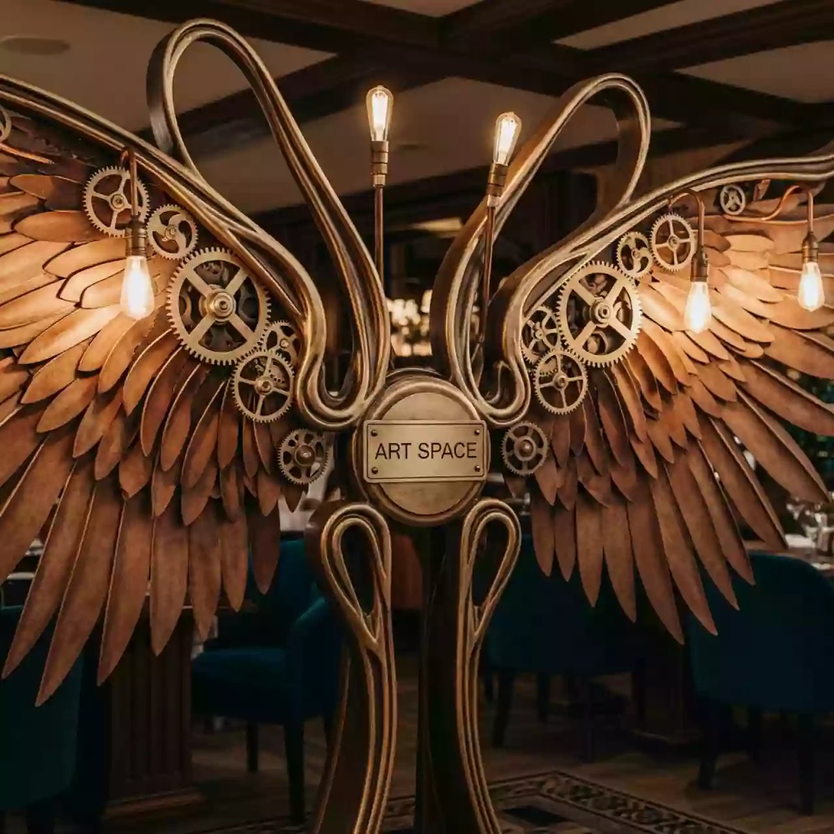 Аренда Фотозона крылья стимпанк в ресторане «Brunello» — ART SPACE