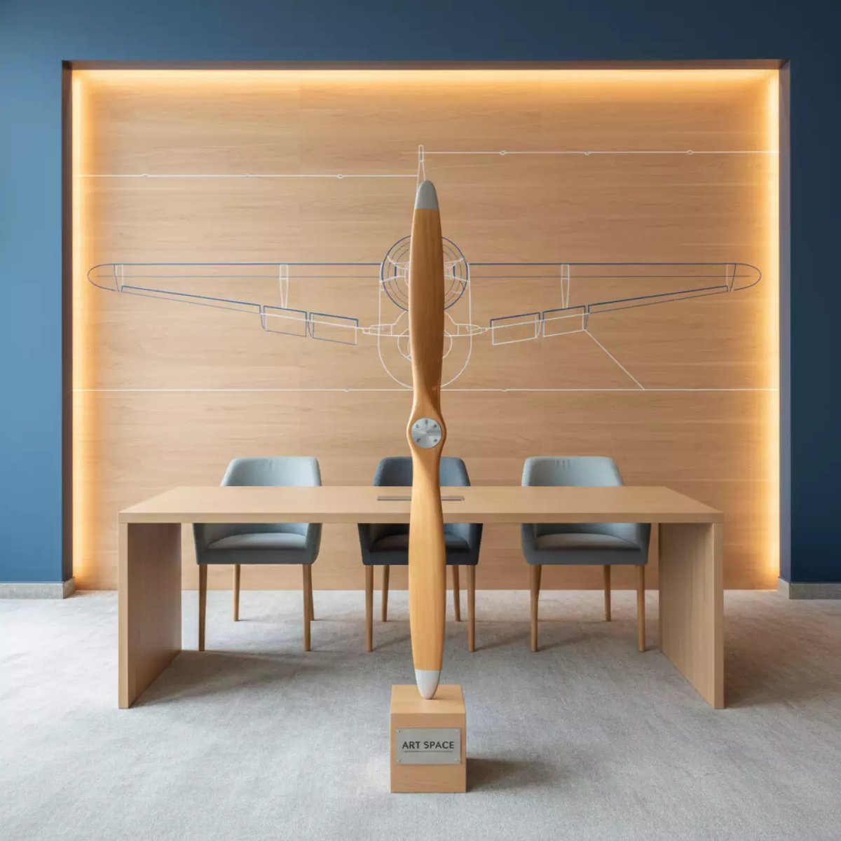 Аренда Фотозона летчик испытатель в отеле «Богатырь» — ART SPACE