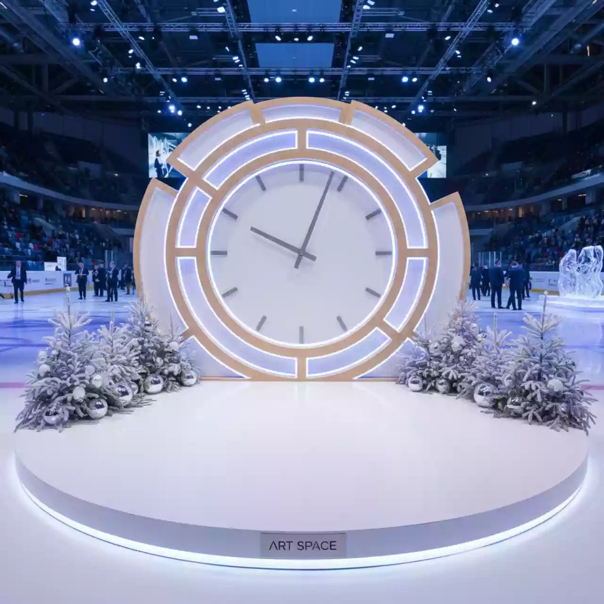 Аренда Фотозона новогодняя часы в Ледовом дворце «Айсберг» — ART SPACE