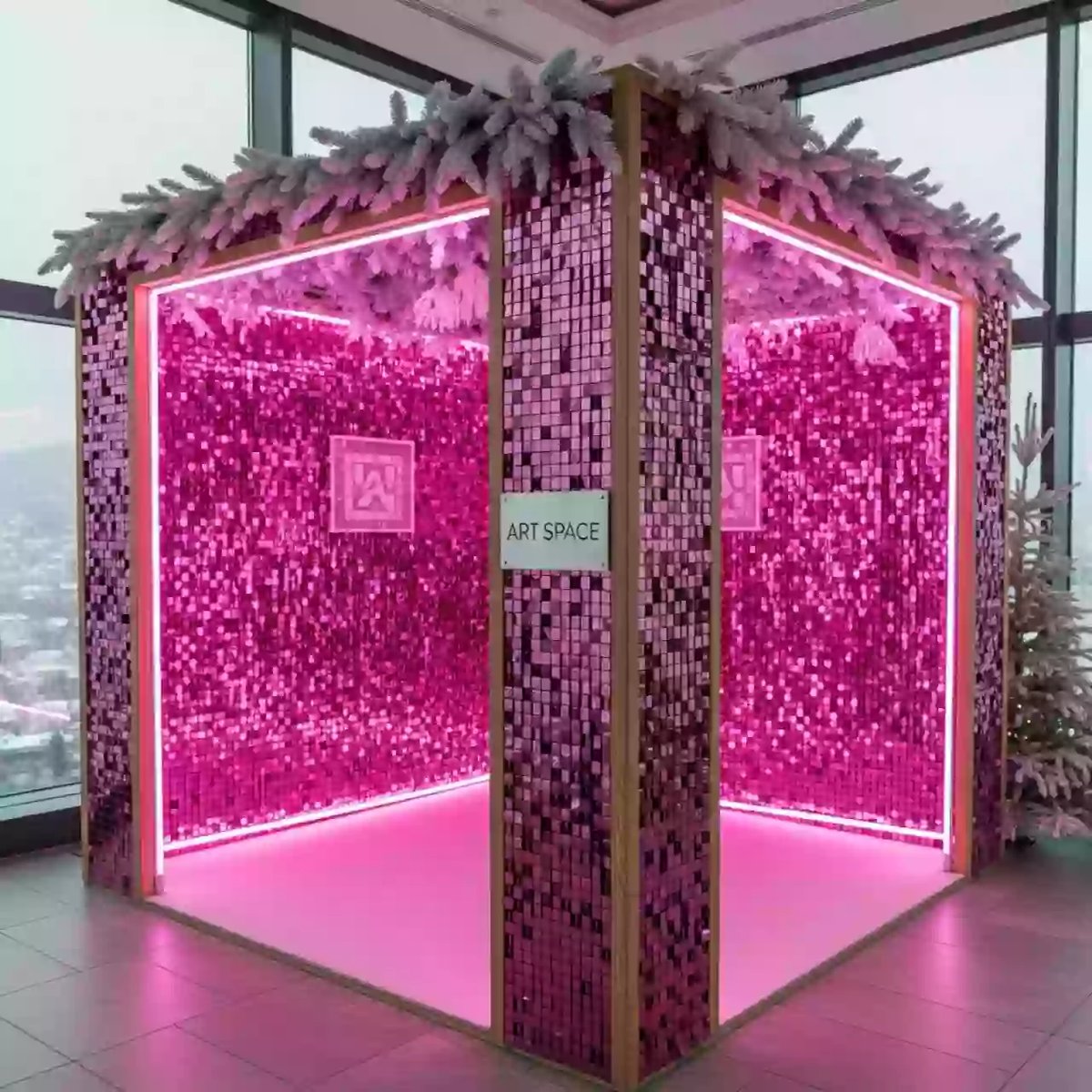 Аренда Фотозона розовая из пайеток в ресторане «La Terrazza» — ART SPACE