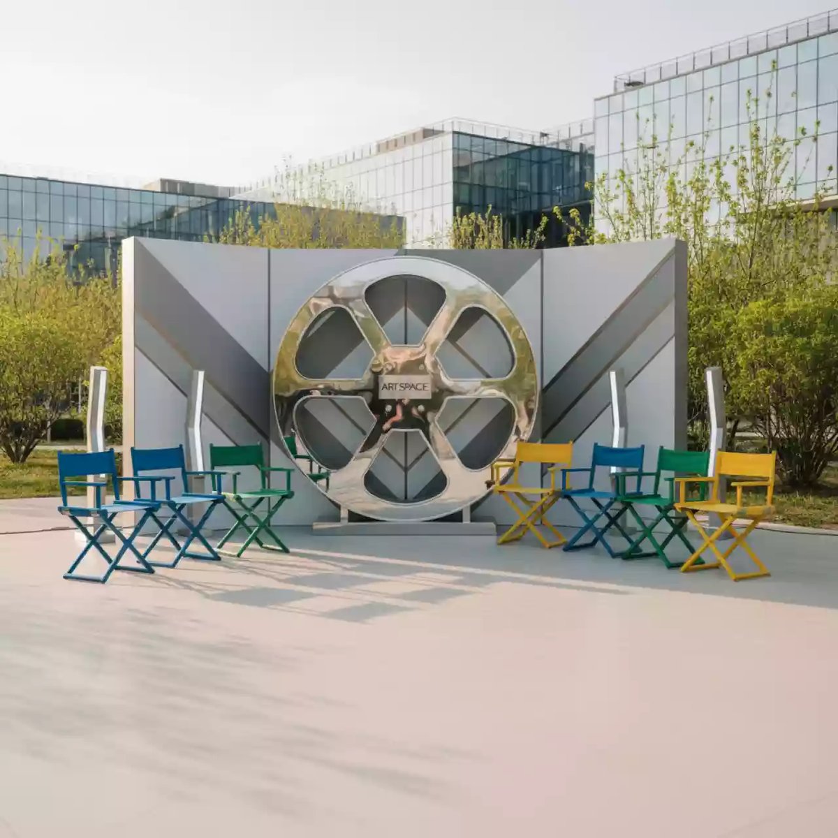 Аренда Фотозона уличная в стиле кино в Delta Sirius — ART SPACE