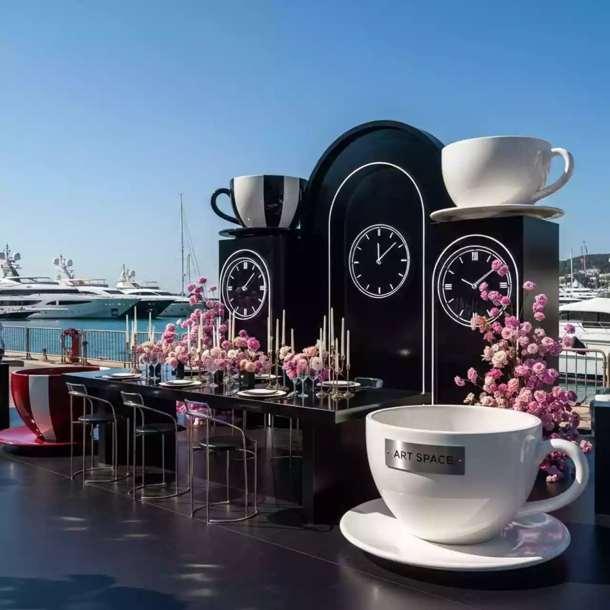 Аренда Фотозона в стиле 'Безумное чаепитие' на территории Морпорта Сочи — ART SPACE