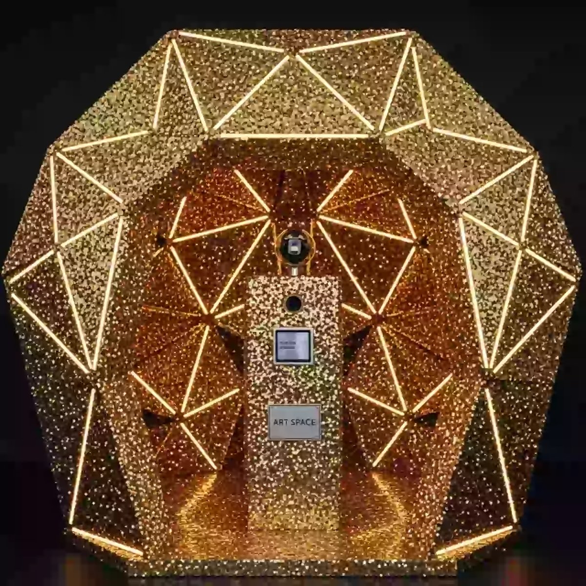 Аренда Фотозоны золотая из пайеток в гранд-отеле «Жемчужина» — ART SPACE