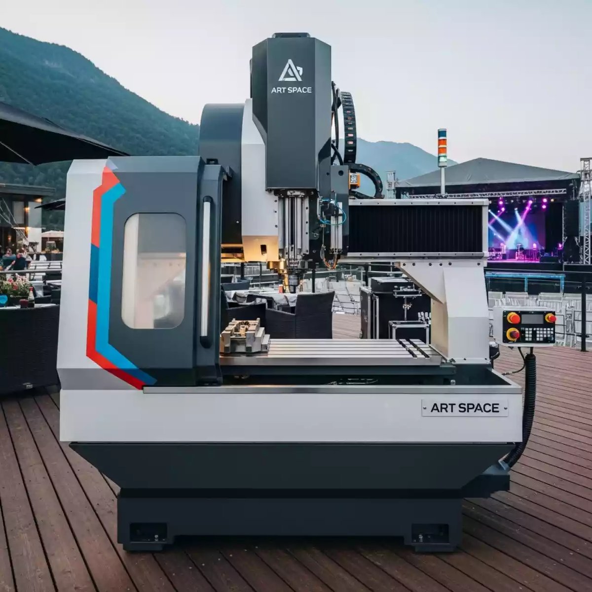 Аренда Фрезерный станок с ЧПУ по металлу Cutter CH в ресторане «Высота 5642» — ART SPACE