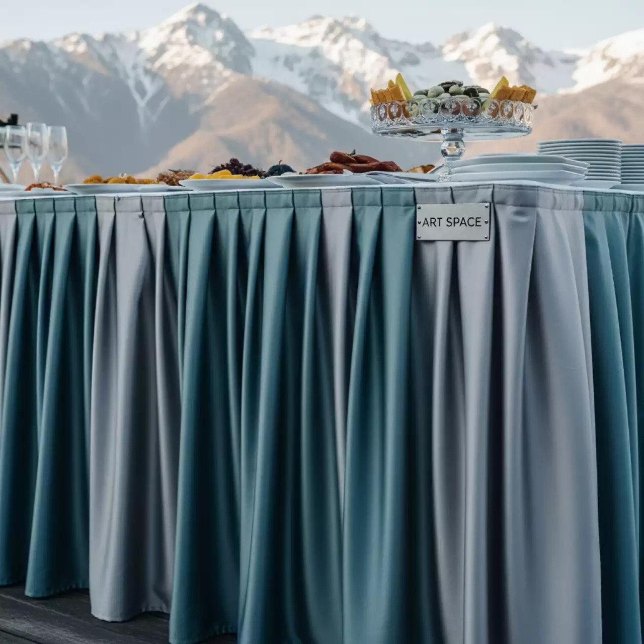 Аренда Фуршетная юбка шёлк на курорте «Газпром» (Альпика) — ART SPACE