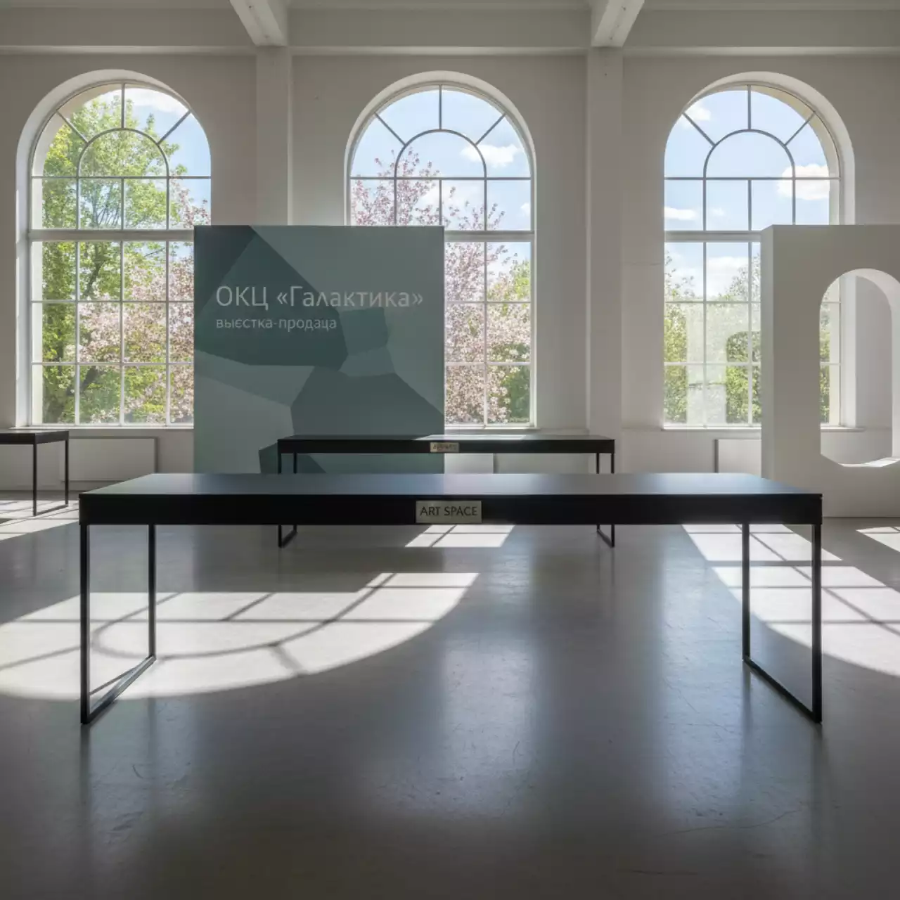 Аренда Фуршетный стол Beverley Black в ОКЦ «Галактика» — ART SPACE