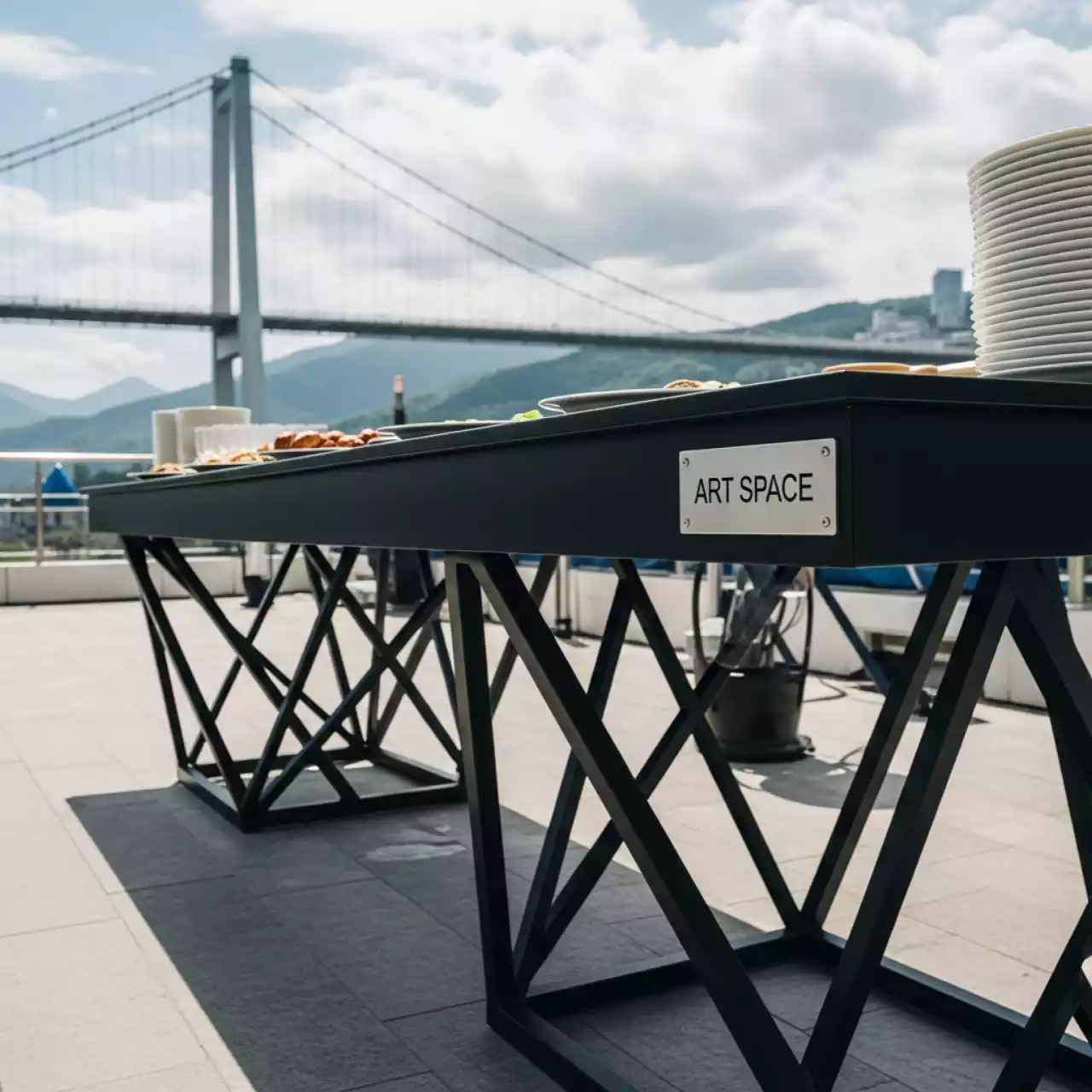 Аренда Фуршетный стол geometric черный в Skypark Sochi — ART SPACE