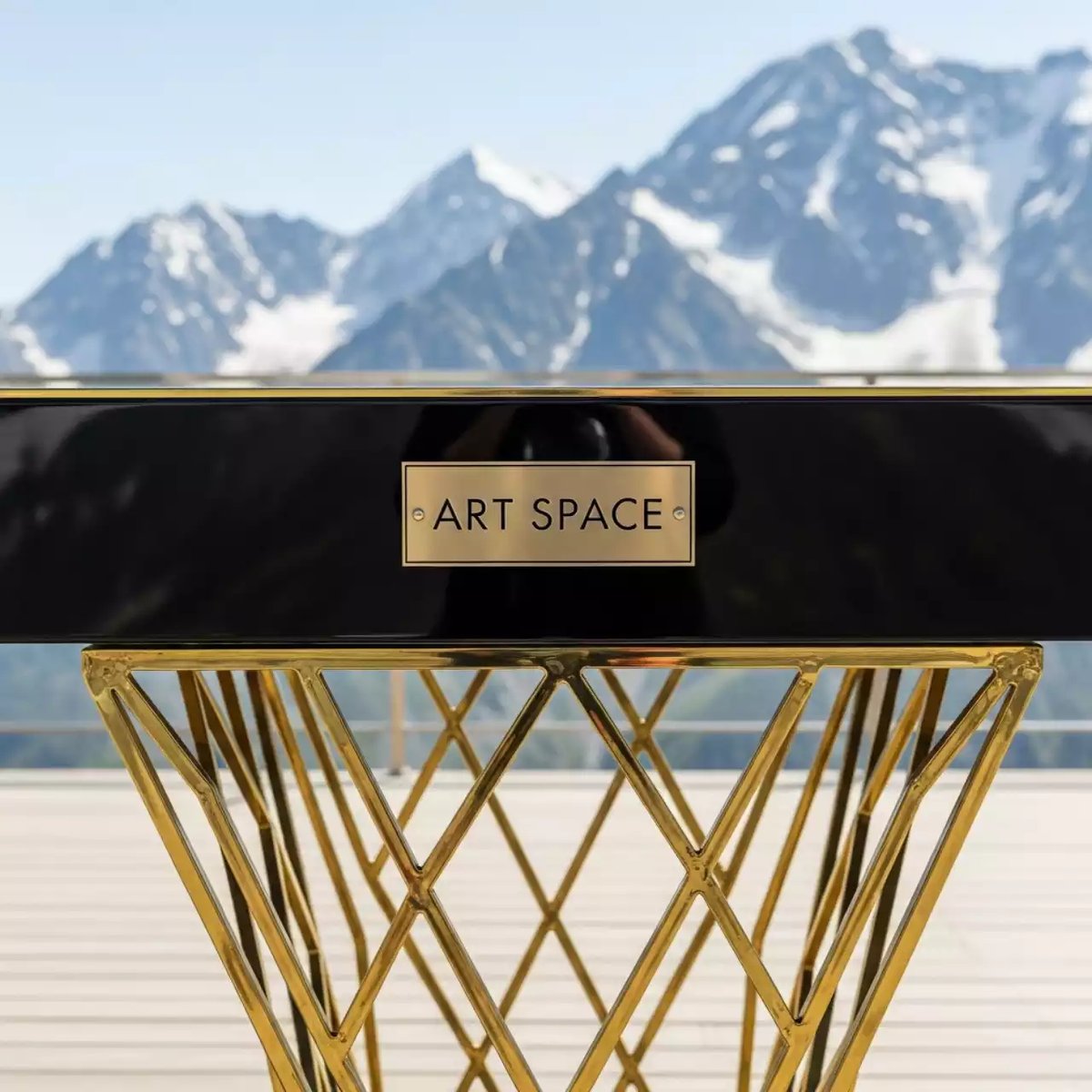 Аренда Фуршетный стол Rinfresco черно золотой на площадке Rosa Peak (2320м) — ART SPACE