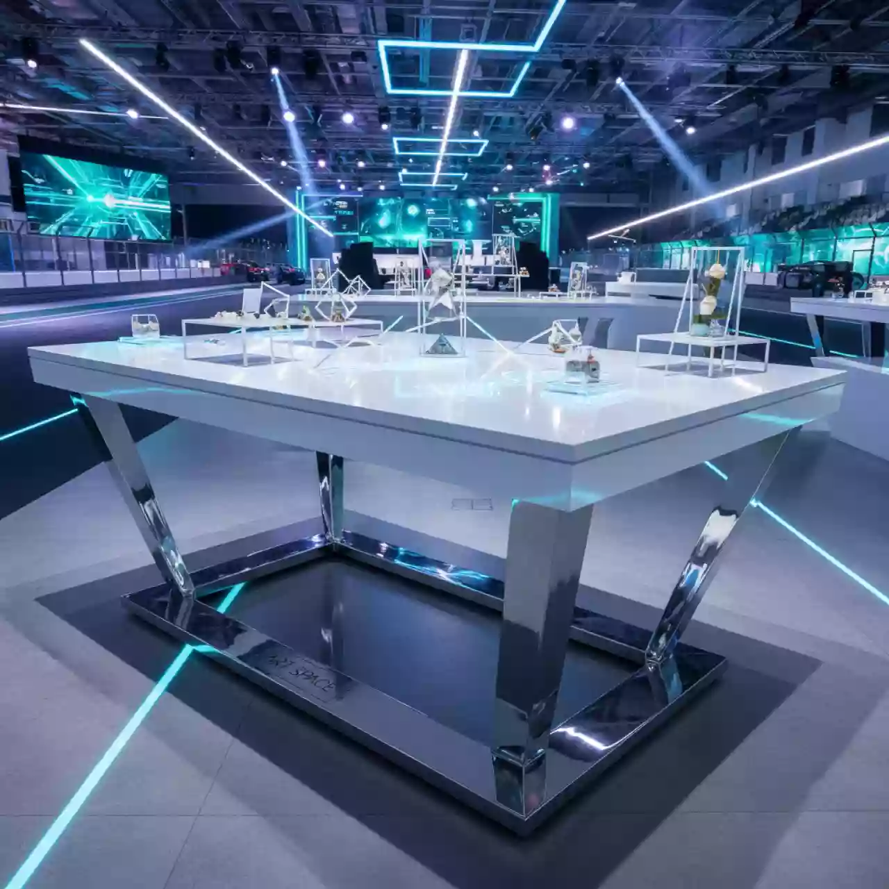 Аренда Фуршетный стол rinfresco white chrome на Сочи Автодроме — ART SPACE