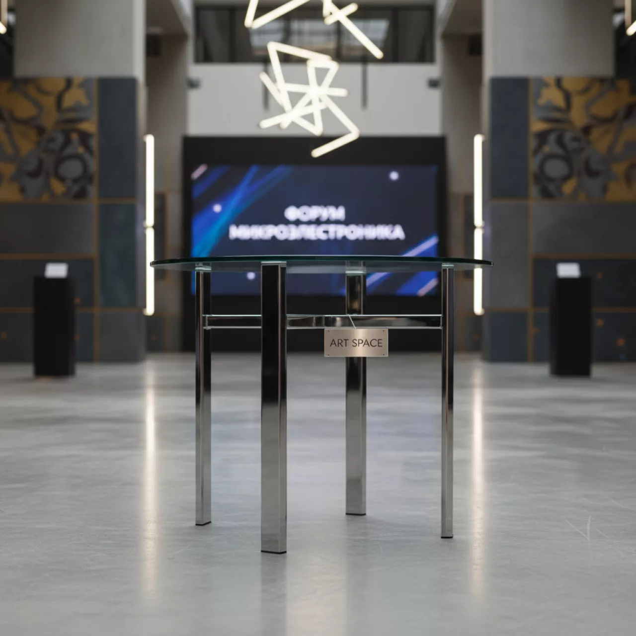 Аренда Фуршетный стол silver glass серебристый в Stella di Mosca — ART SPACE