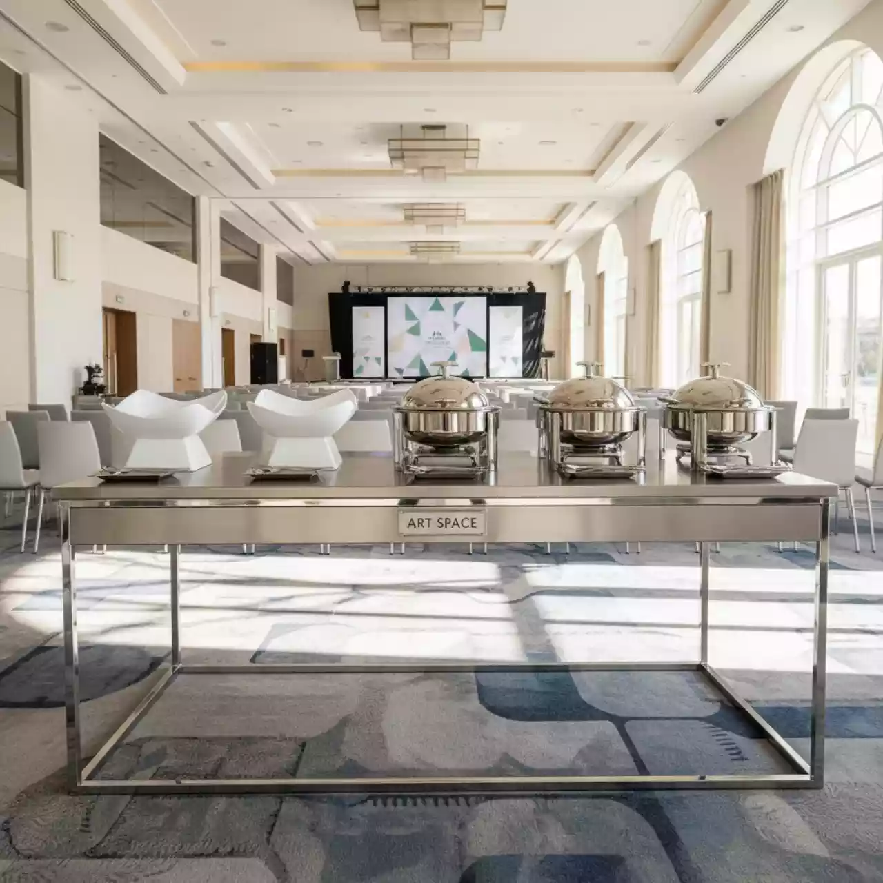 Аренда Фуршетный стол SM серебристый в Pullman Sochi Centre — ART SPACE