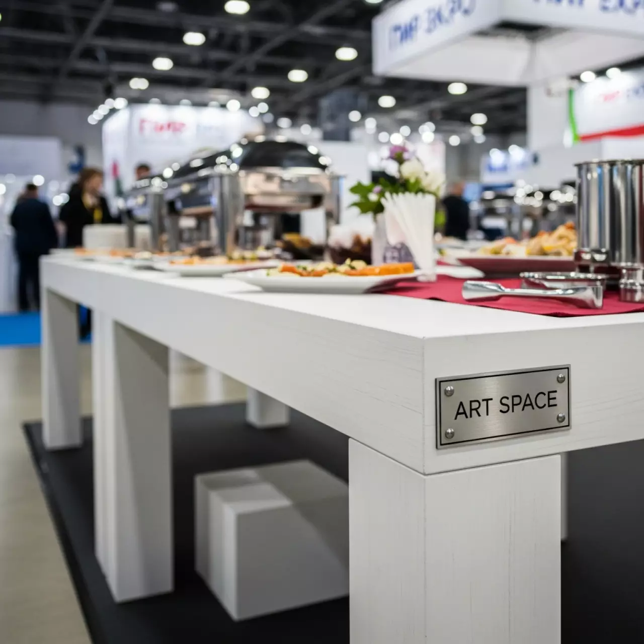 Аренда Фуршетный стол white wood в МФК «Горный» — ART SPACE