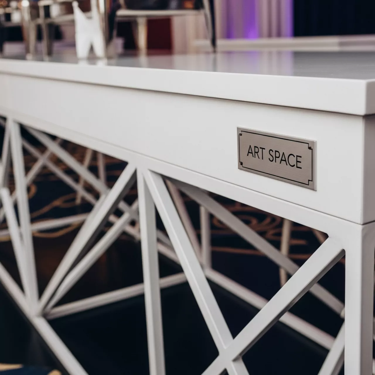 Аренда Фуршетный стол WW белый в казино «Сочи» — ART SPACE