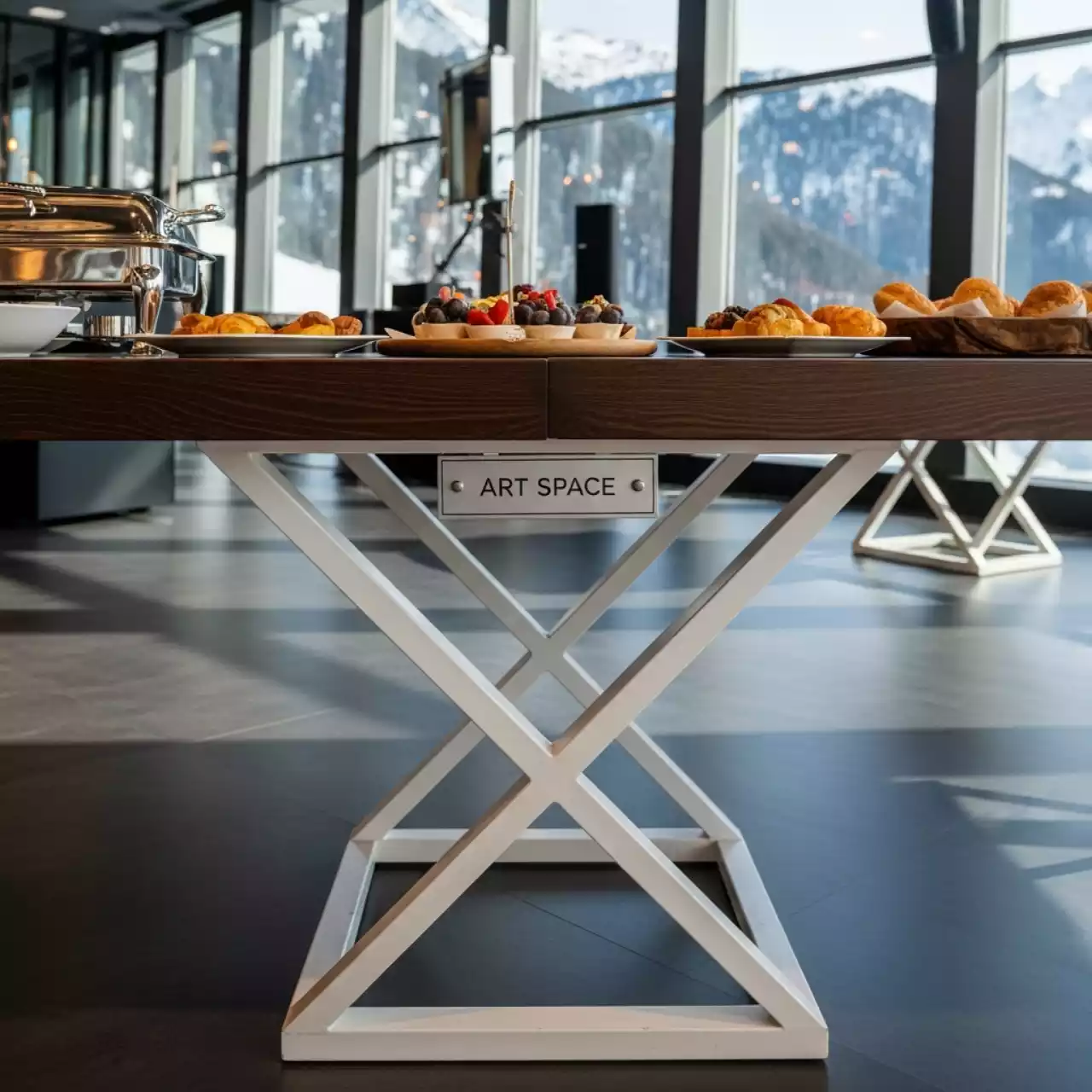 Аренда Фуршетный стол X Loft White Wood коричневый в Поляна 1389 Отель и Спа — ART SPACE