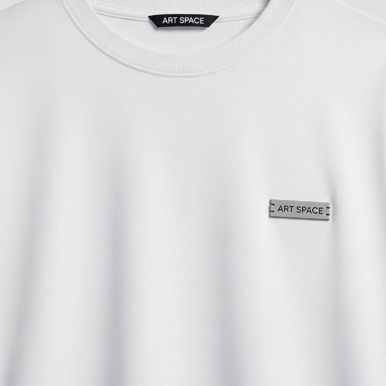 Аренда Футболка Oversize Freedom белая в ледовом дворце «Роза Хутор» — ART SPACE