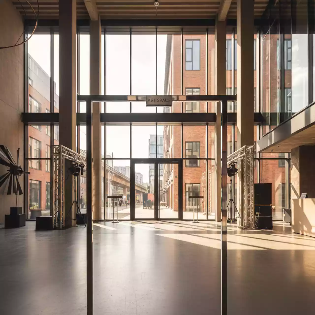 Аренда Гардеробная стойка хром в гранд-отеле «Жемчужина» — ART SPACE