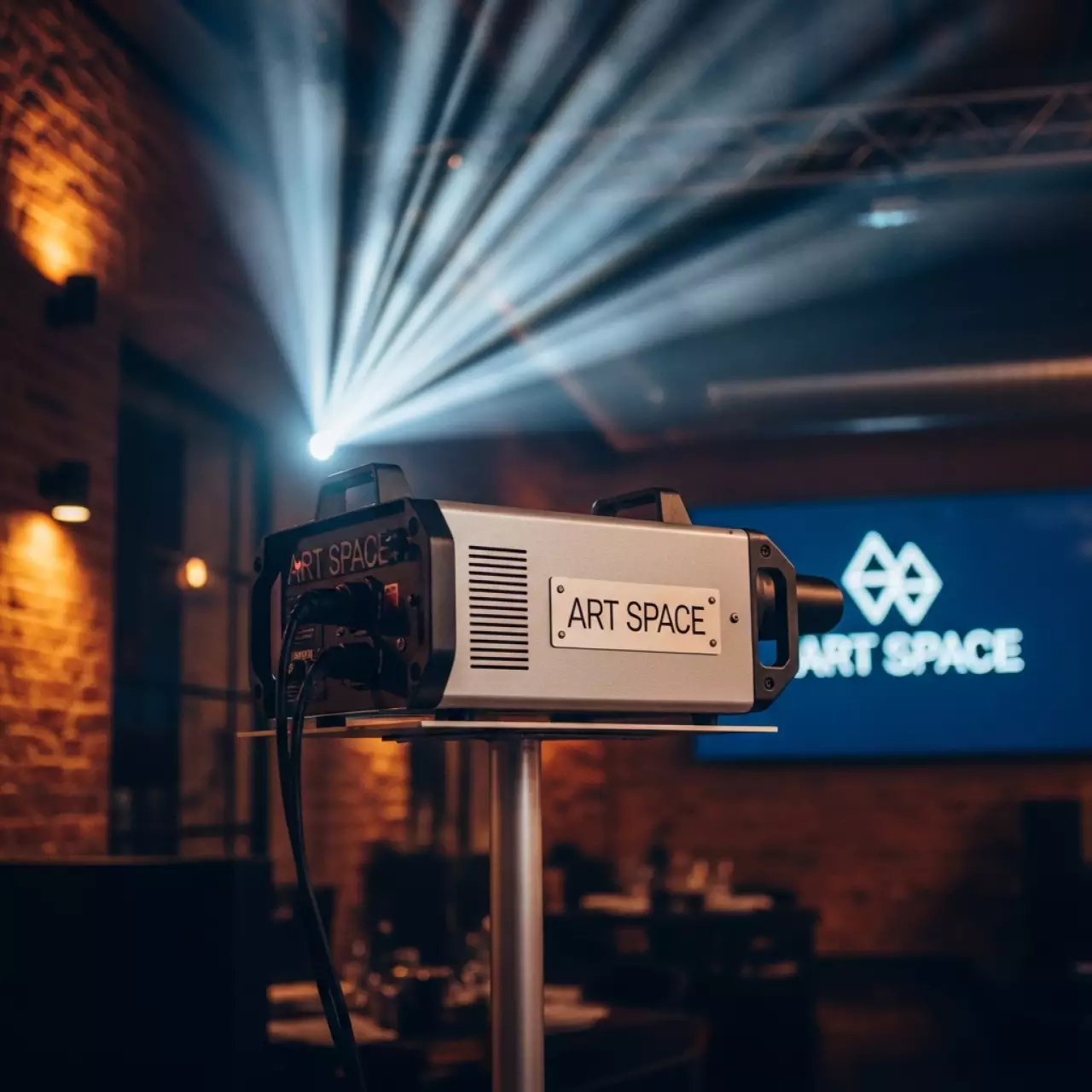 Аренда Генератор дыма профессиональный хейзер Smoke Factory Tour Hazer в ресторане «Voda» — ART SPACE