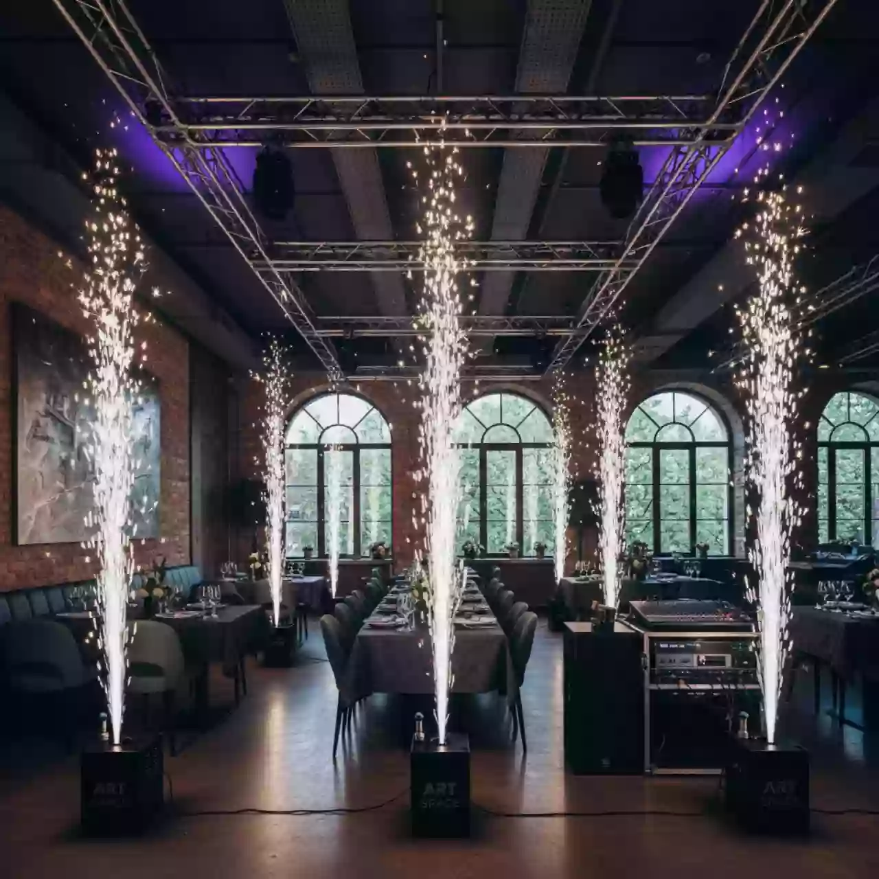 Аренда Генератор холодных искр Sparkular в ресторане «Баран-Рапан» — ART SPACE